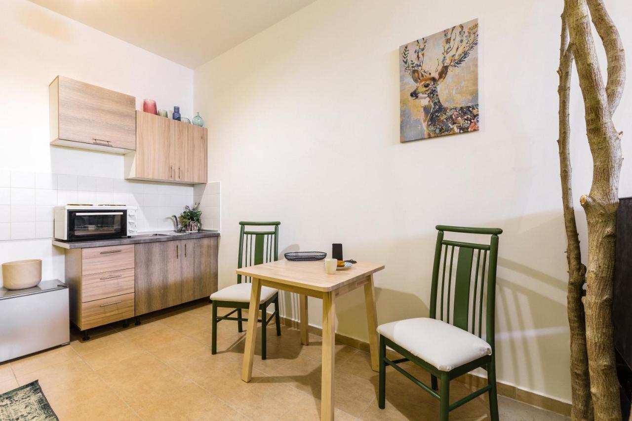 Erato “Wrapped In Myrtle And Roses” Apartment เทสซาโลนิกิ ภายนอก รูปภาพ